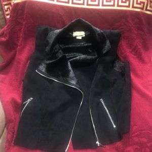 MICHEAL KORS SUEDE ZIPPER VEST…CLASSIC 🥰🥰🥰🔥🔥🔥🔥👑👑👑👑🇺🇸🇺🇸🇺🇸💯.